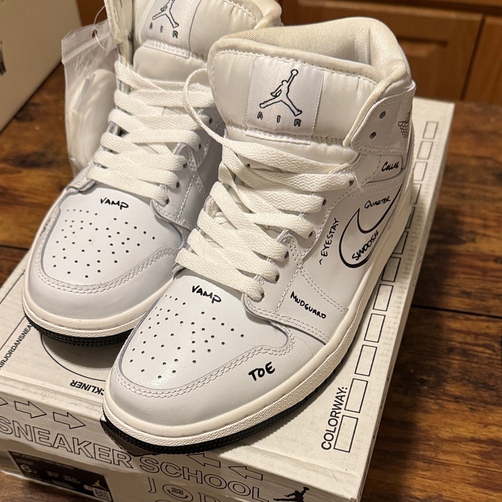 Nike Air Jordan 1 Mid GS "Schematic" size 6Y